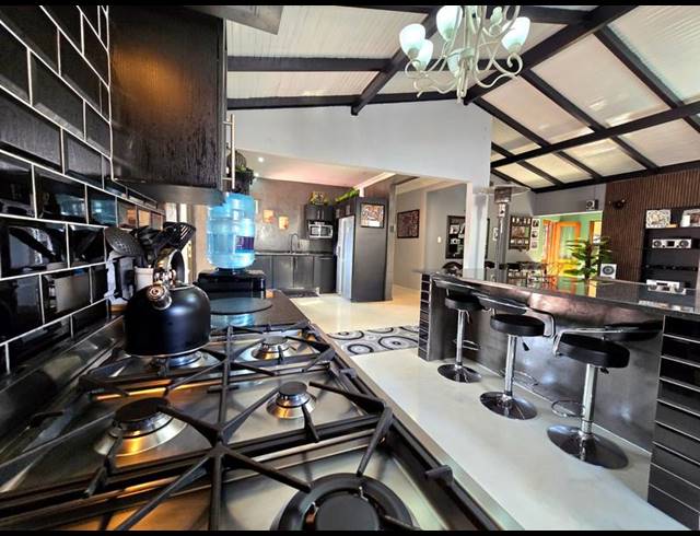 5 BEDROOM HOUSE FOR SALE IN RACEVIEW